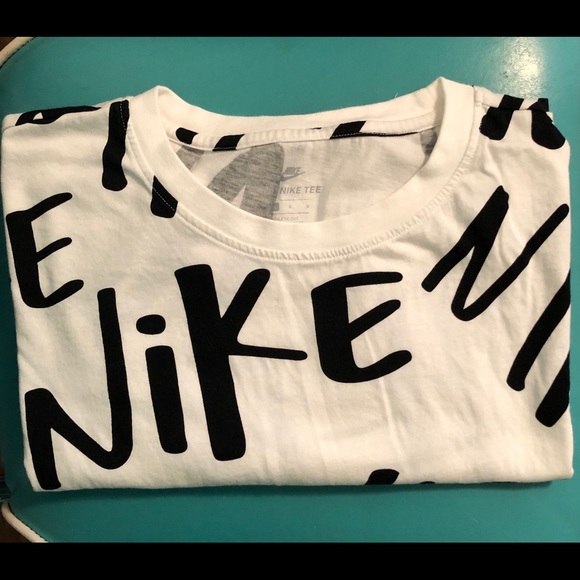 Nike crop t-shirt - Picture 2 of 3